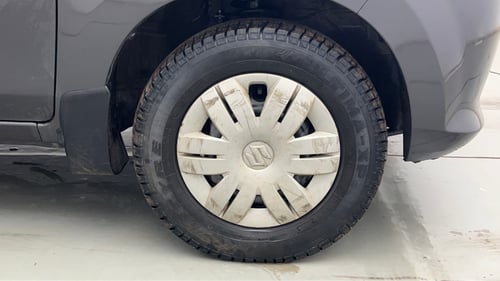 Used 2016 Maruti Suzuki Alto 800 Lxi Petrol Manual tyres RIGHT FRONT TYRE RIM VIEW