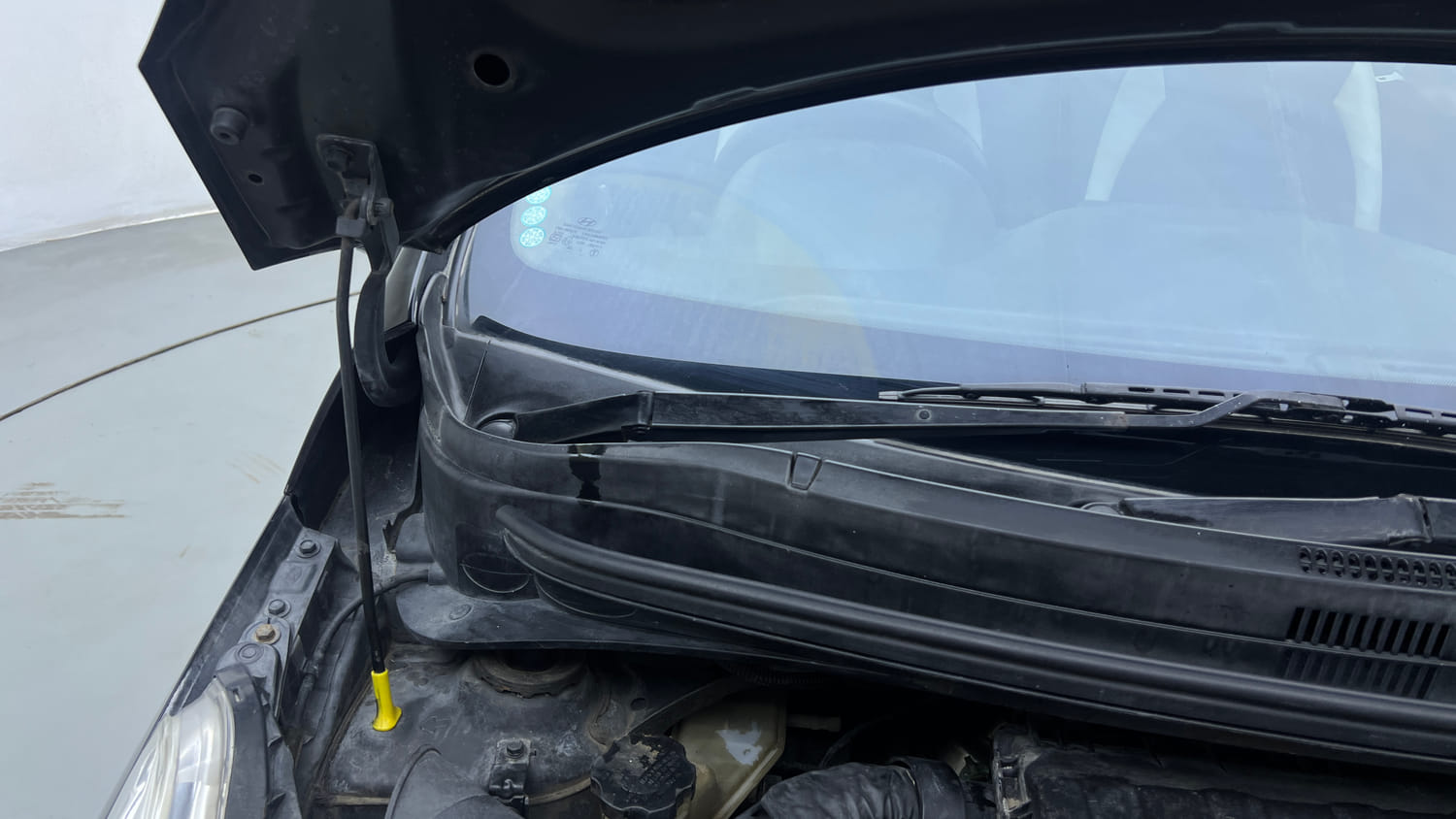 Used 2013 Hyundai Grand i10 Asta 1.2 Kappa VTVT Petrol Manual engine ENGINE RIGHT SIDE HINGE & APRON VIEW