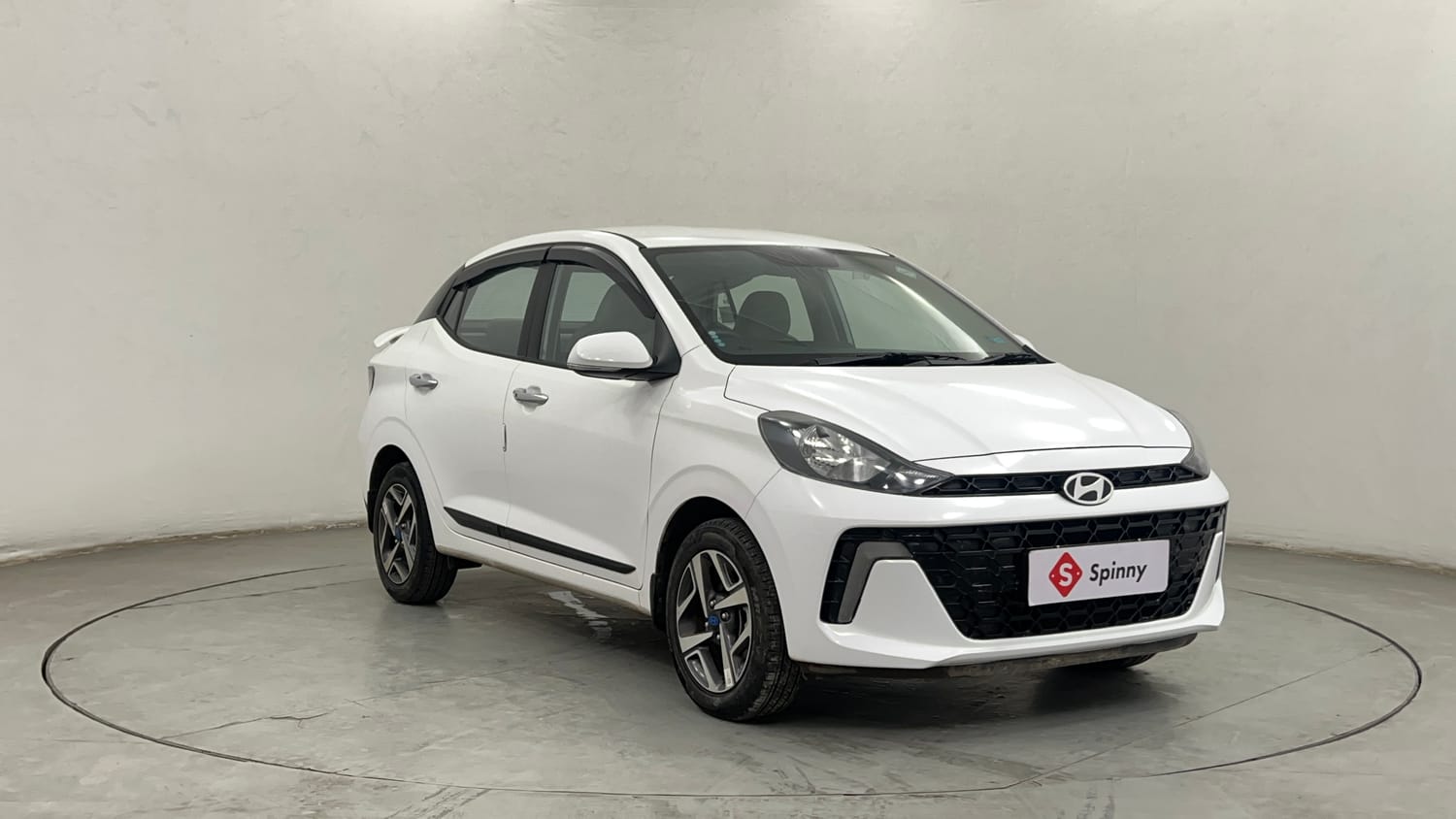 Used 2023 Hyundai Aura SX 1.2 CNG Cng Manual exterior RIGHT FRONT CORNER VIEW
