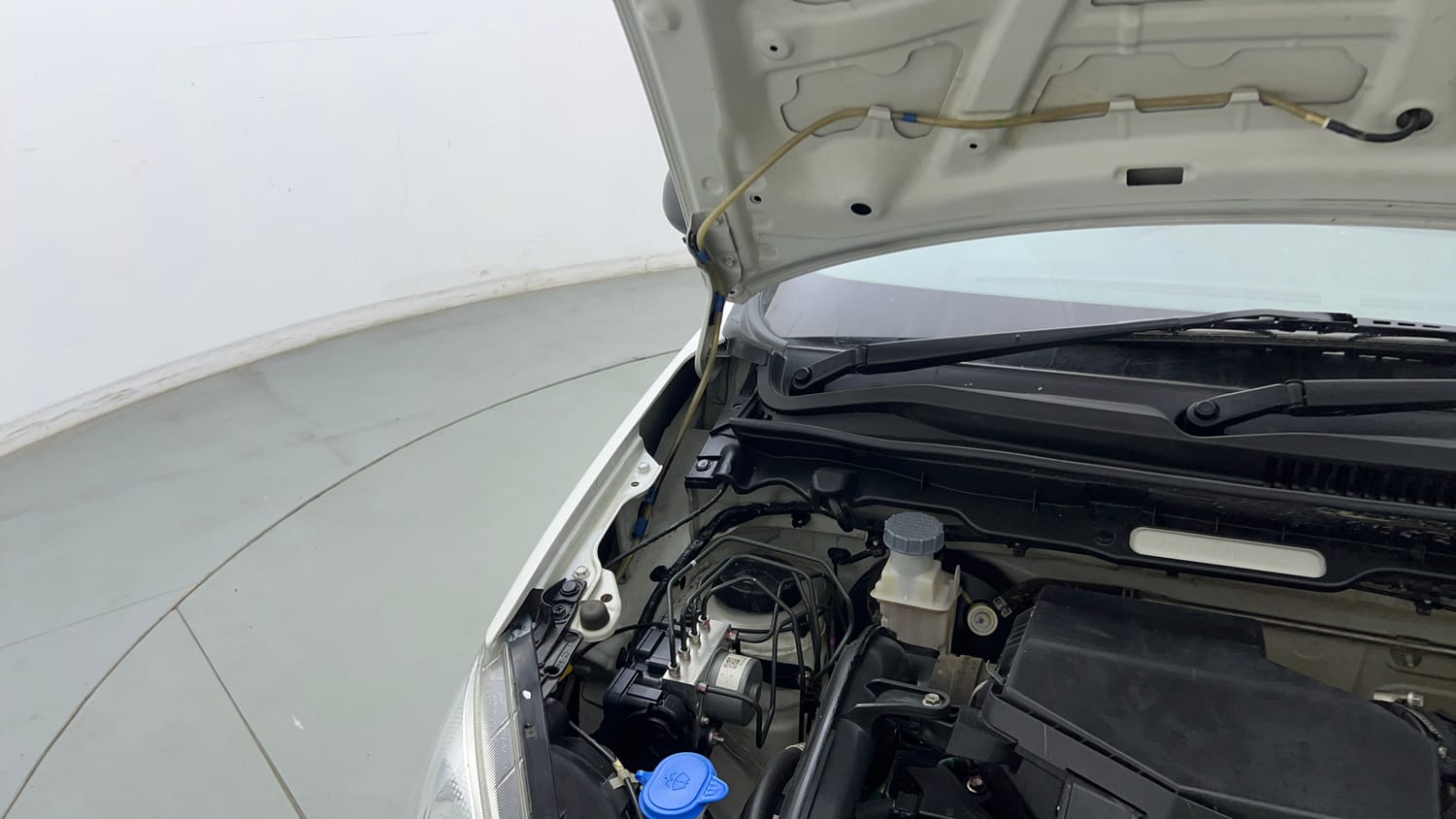Used 2023 Maruti Suzuki Alto K10 LXi Petrol Manual engine ENGINE RIGHT SIDE HINGE & APRON VIEW