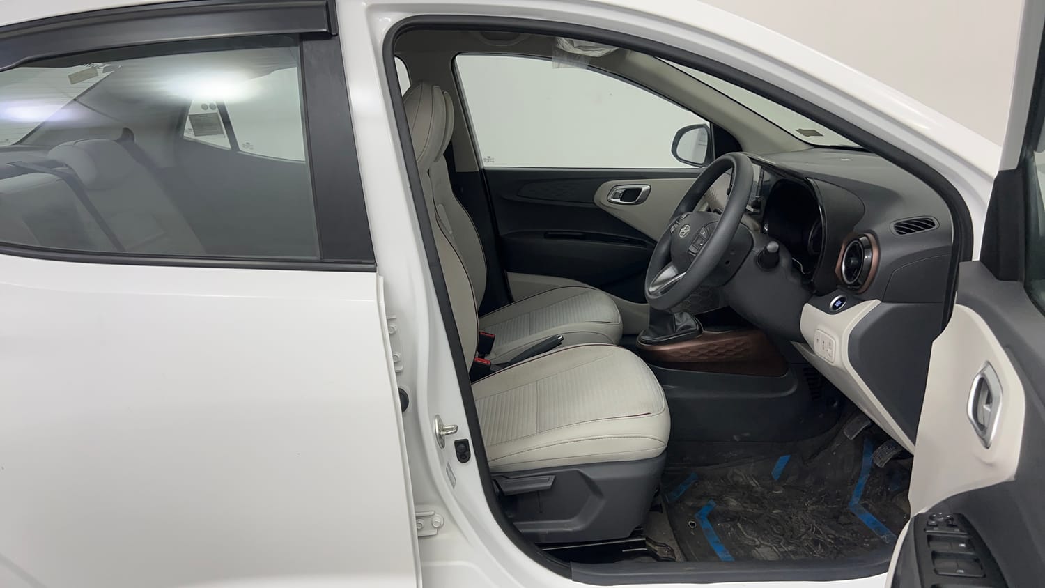 Used 2023 Hyundai Aura SX 1.2 CNG Cng Manual interior RIGHT SIDE FRONT DOOR CABIN VIEW