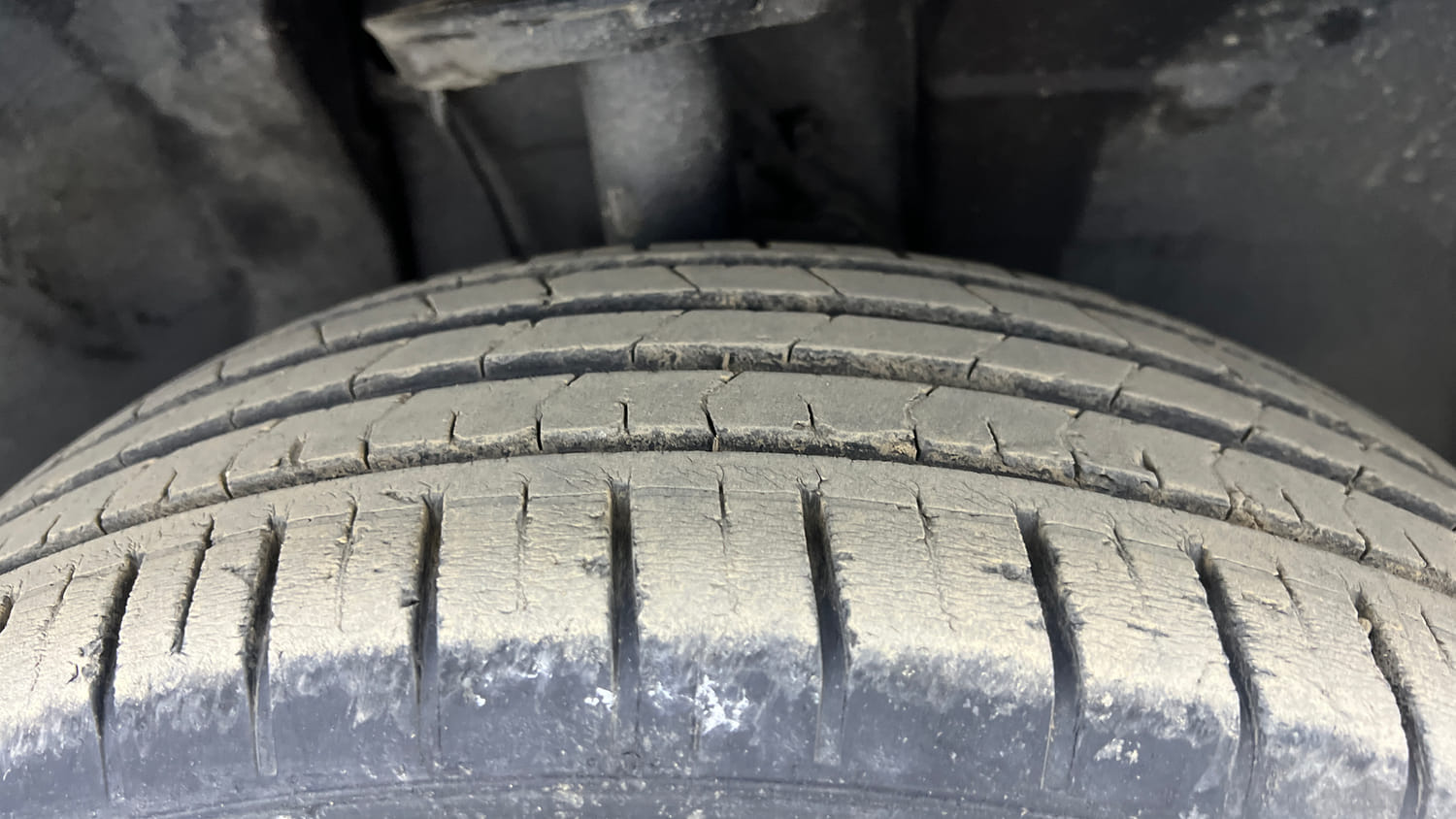 Used 2022 Tata Punch Creative AMT Petrol Automatic tyres RIGHT FRONT TYRE TREAD VIEW