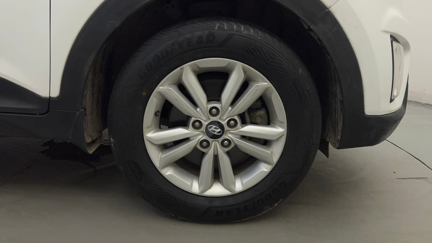 Used 2016 Hyundai Creta 1.6 SX Plus Petrol Petrol Manual tyres RIGHT FRONT TYRE RIM VIEW