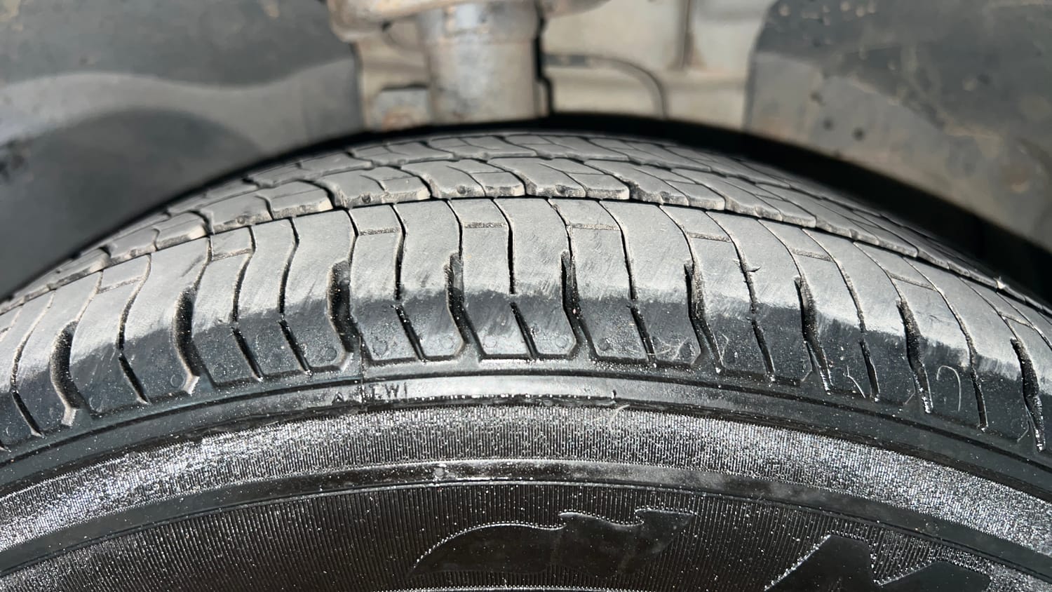 Used 2012 Ford Figo Duratec Petrol ZXI 1.2 Petrol Manual tyres RIGHT FRONT TYRE TREAD VIEW