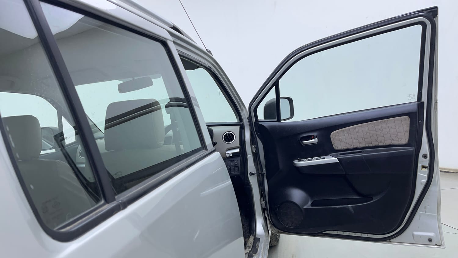 Used 2014 Maruti Suzuki Wagon R VXI Petrol Manual interior RIGHT FRONT DOOR OPEN VIEW