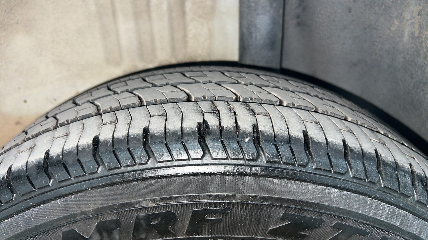 Used 2012 Ford Figo Duratec Petrol ZXI 1.2 Petrol Manual tyres LEFT REAR TYRE TREAD VIEW