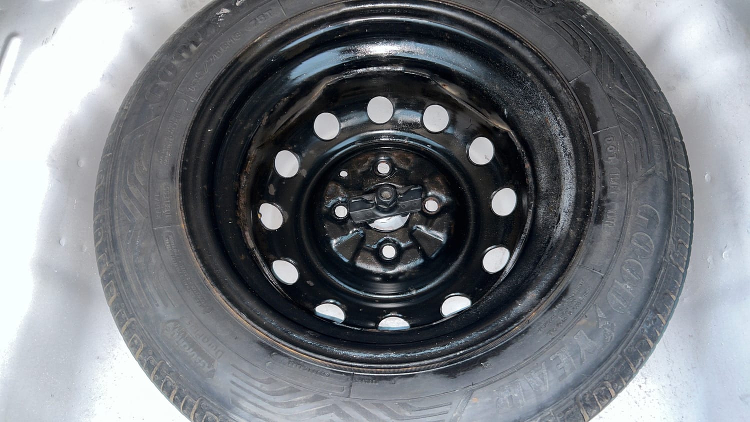 Used 2017 Hyundai Eon Magna + Petrol Manual tyres SPARE TYRE VIEW