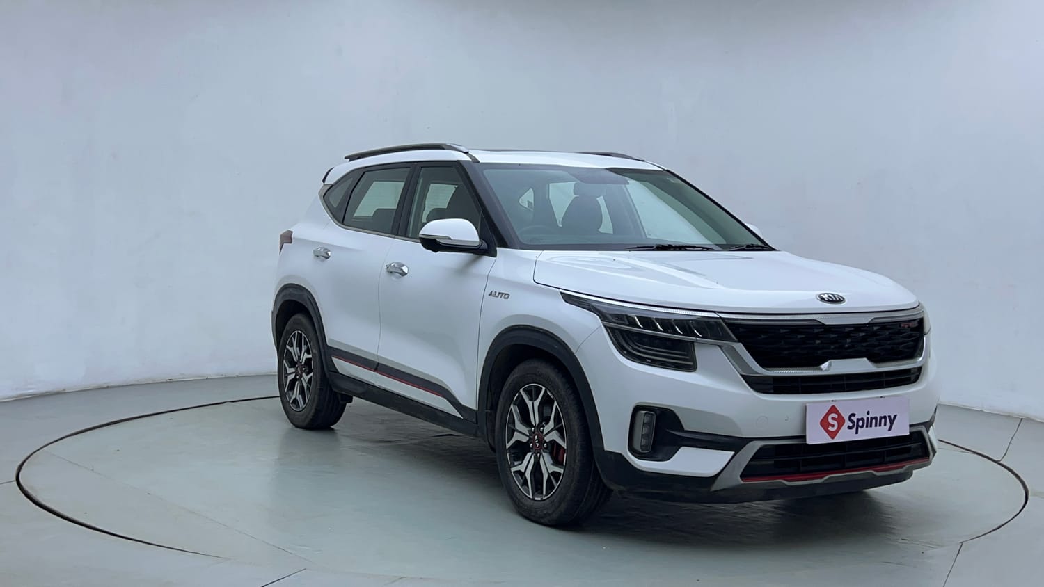Used 2020 Kia Seltos GTX Plus AT 1.5 Diesel Diesel Automatic exterior RIGHT FRONT CORNER VIEW