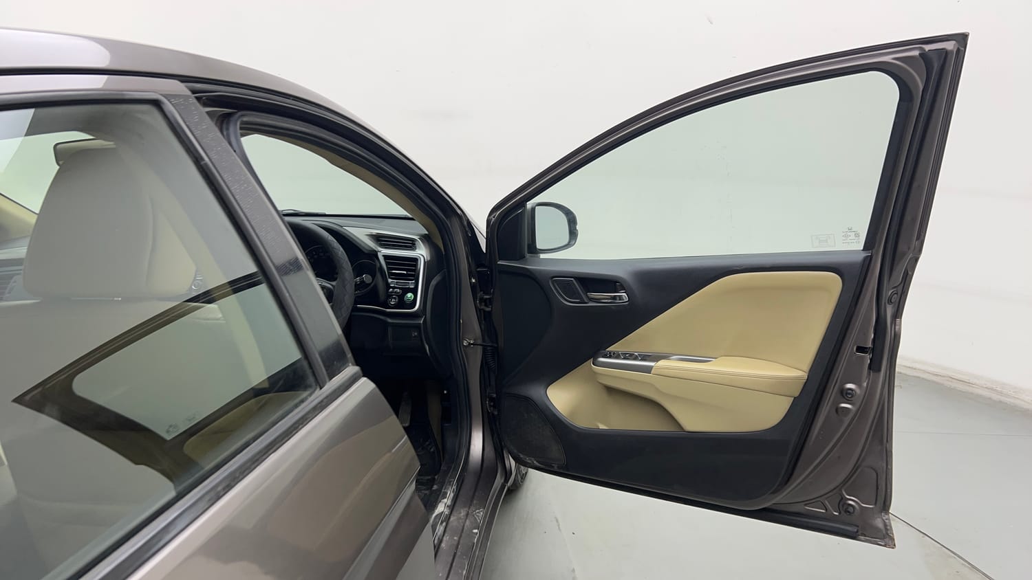 Used 2015 Honda City VX CVT Petrol Automatic interior RIGHT FRONT DOOR OPEN VIEW