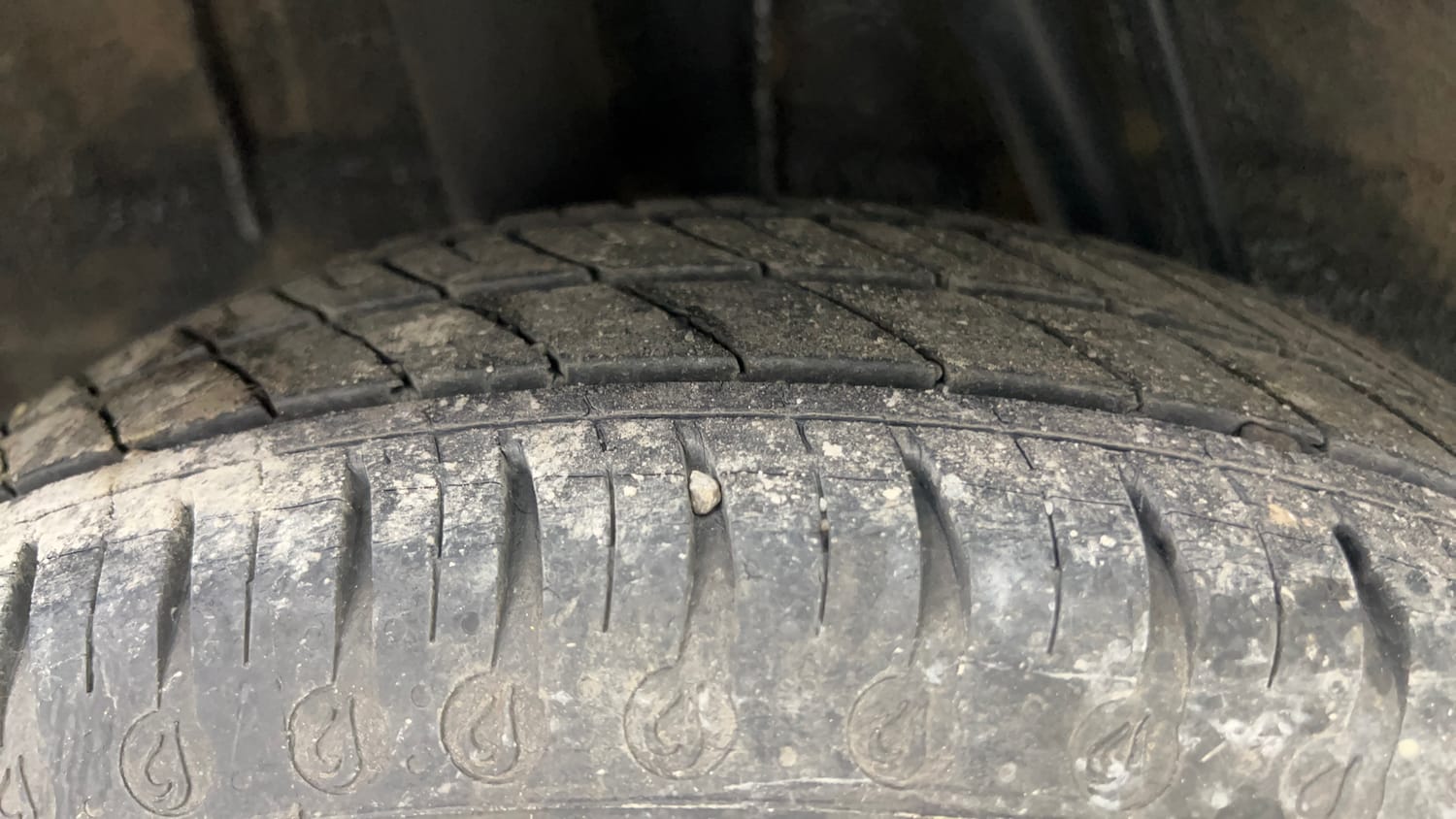 Used 2022 Renault Kwid CLIMBER 1.0 AMT (O) Dual Tone Petrol Automatic tyres RIGHT REAR TYRE TREAD VIEW