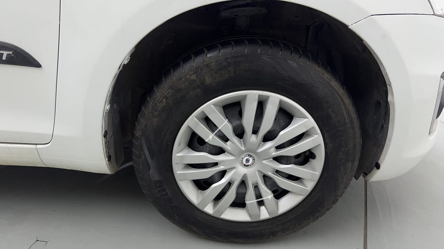 Used 2015 Maruti Suzuki Swift VXi Petrol Manual tyres RIGHT FRONT TYRE RIM VIEW