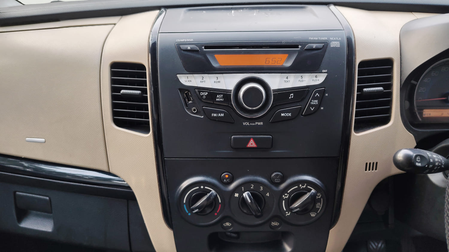 Used 2017 Maruti Suzuki Wagon R VXI Petrol Manual interior MUSIC SYSTEM & AC CONTROL VIEW