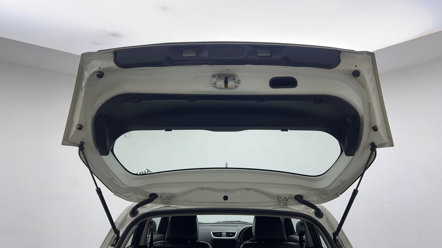 Used 2015 Maruti Suzuki Swift VXi Petrol Manual interior DICKY DOOR OPEN VIEW