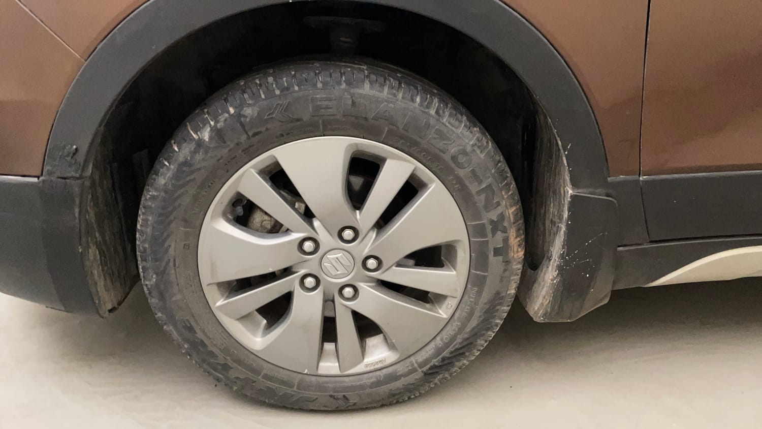 Used 2016 Maruti Suzuki S-Cross Zeta 1.3 Diesel Manual tyres LEFT FRONT TYRE RIM VIEW