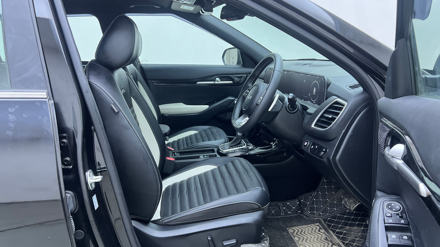 Used 2026 Kia Seltos GTX Plus 1.5 Turbo Petrol DCT Petrol Automatic interior RIGHT SIDE FRONT DOOR CABIN VIEW