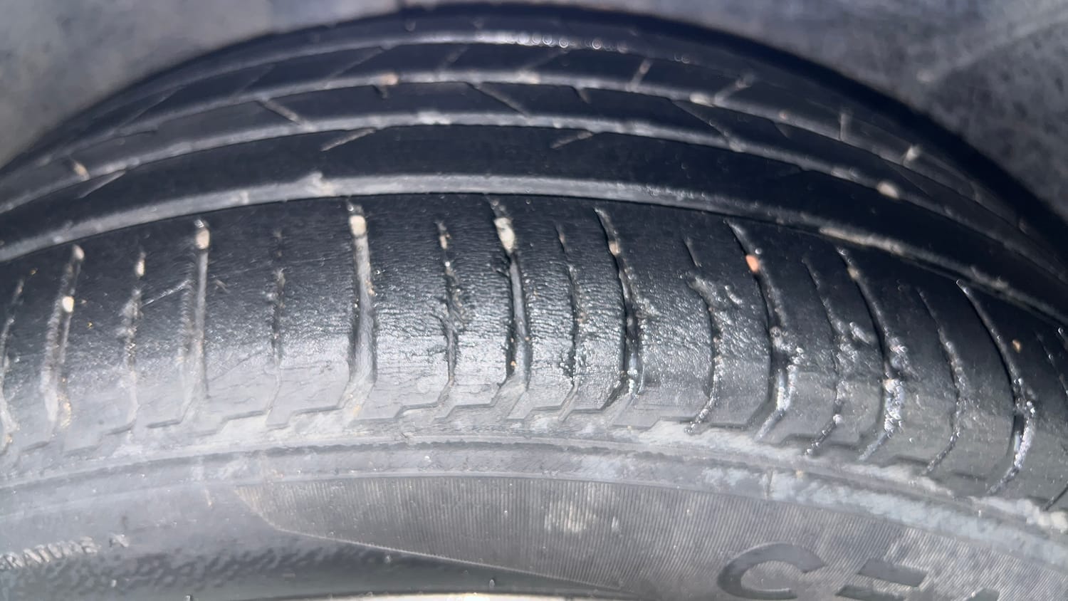 Used 2023 Hyundai New i20 Asta (O) 1.0 Turbo DCT Petrol Automatic tyres RIGHT REAR TYRE TREAD VIEW