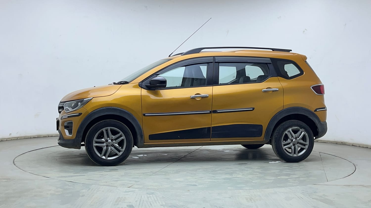 Used 2023 Renault Triber RXZ EASY-R AMT Petrol Automatic exterior LEFT SIDE VIEW