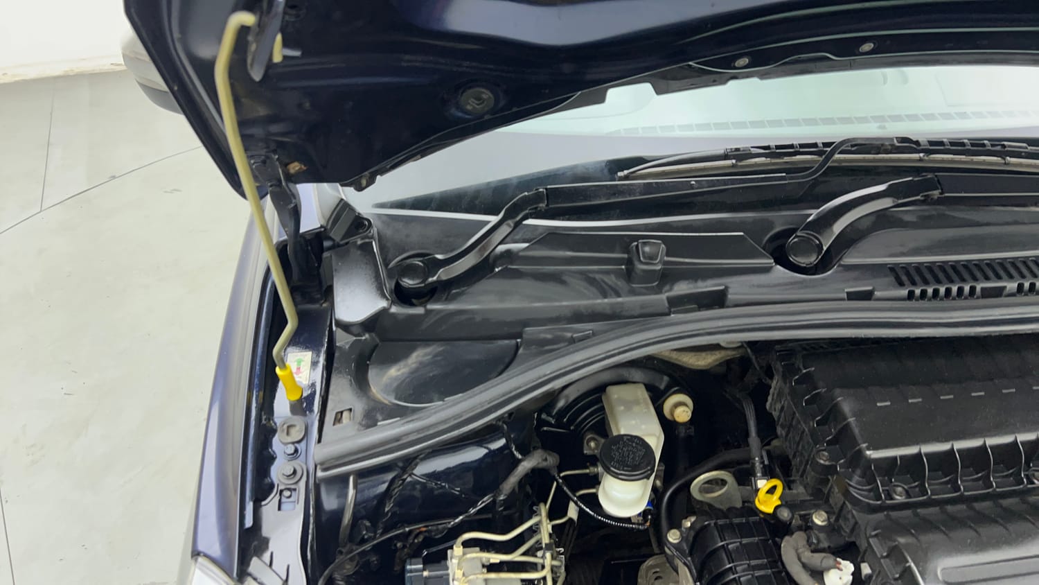 Used 2021 Tata Tigor XZ Plus Petrol Manual engine ENGINE RIGHT SIDE HINGE & APRON VIEW