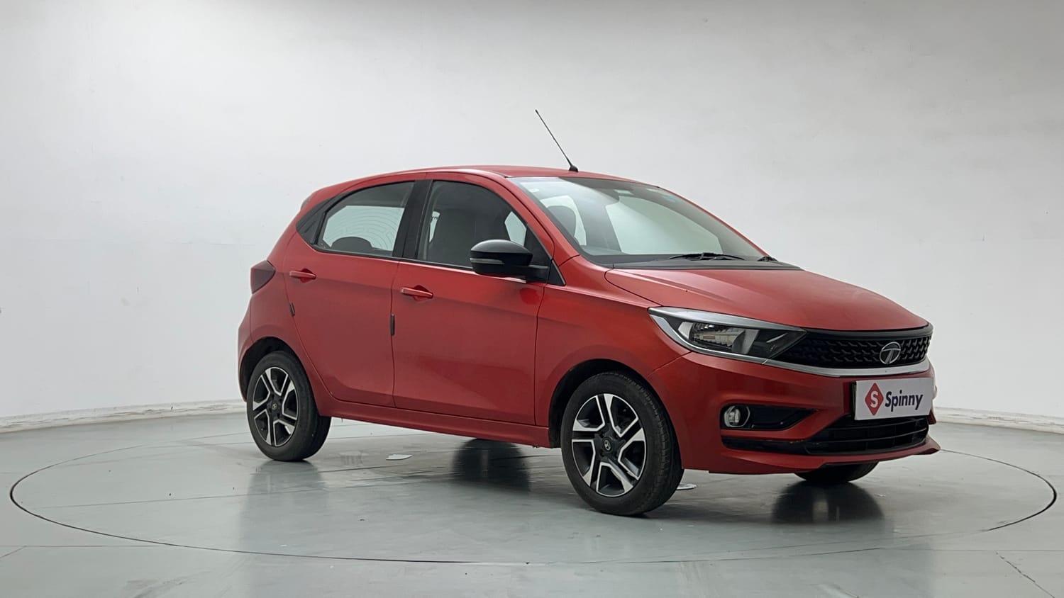 Used 2020 Tata Tiago XZA Plus Petrol Automatic exterior RIGHT FRONT CORNER VIEW
