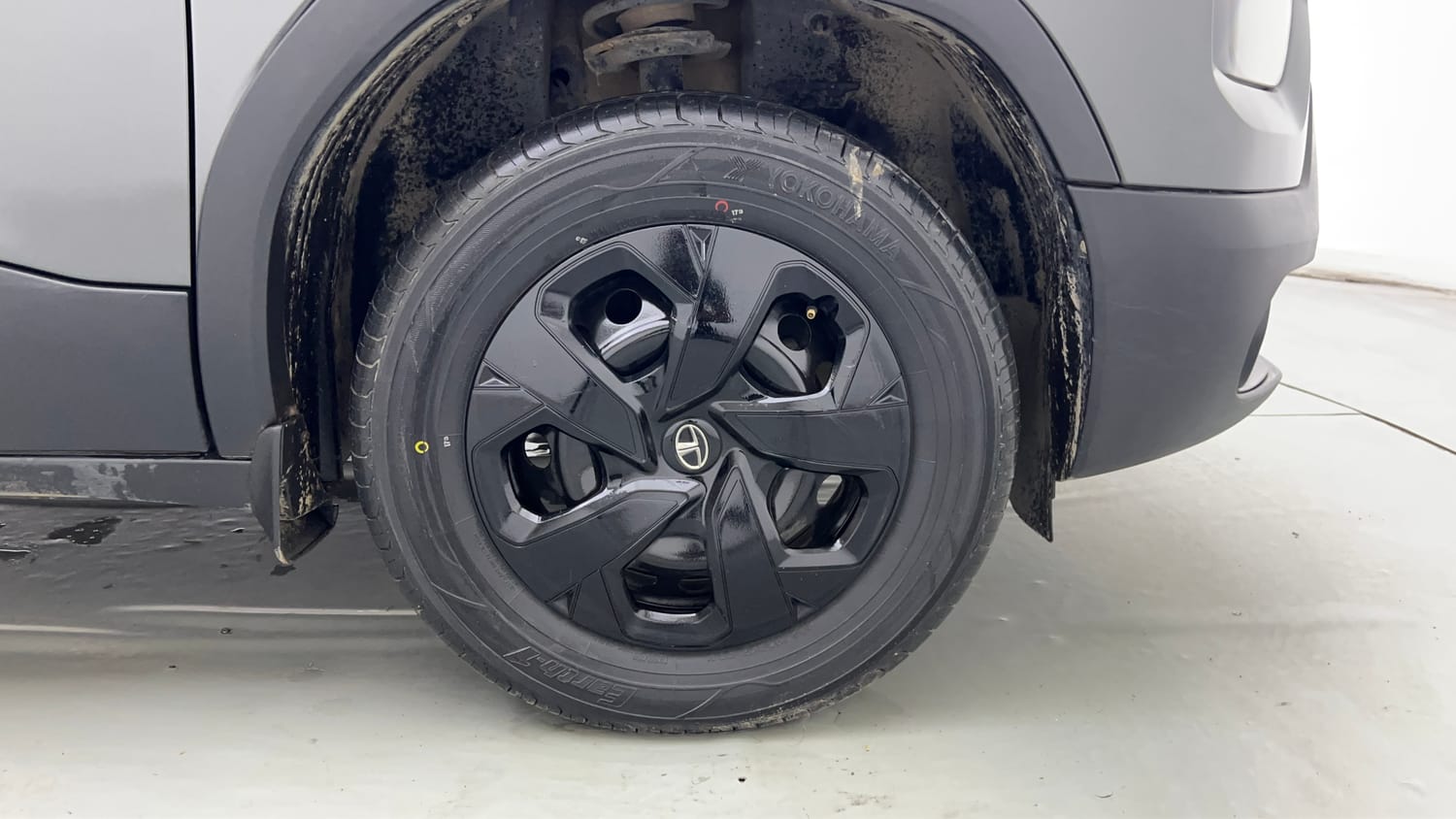 Used 2022 Tata Punch Adventure MT Petrol Manual tyres RIGHT FRONT TYRE RIM VIEW