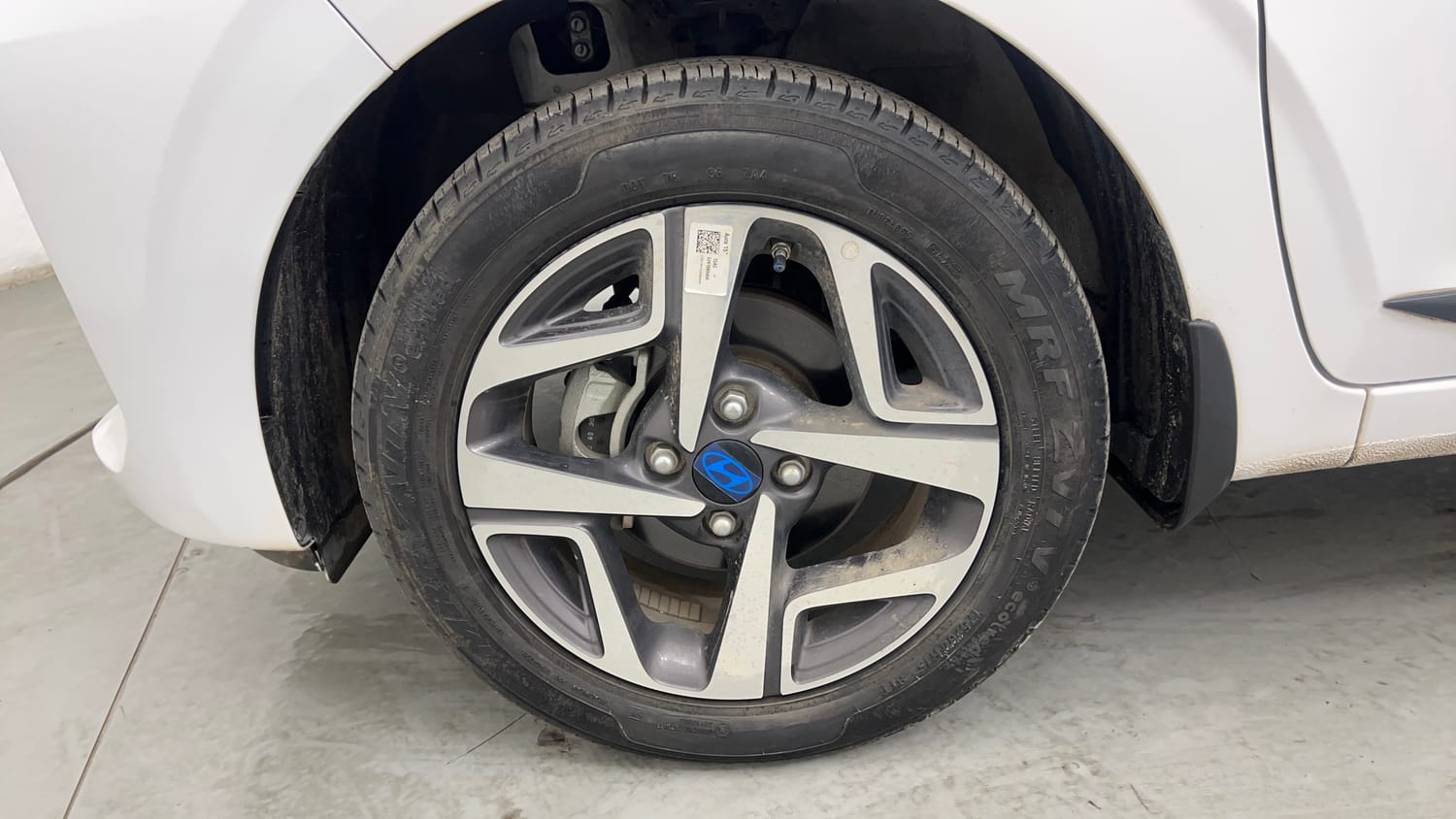 Used 2023 Hyundai Aura SX 1.2 CNG Cng Manual tyres LEFT FRONT TYRE RIM VIEW
