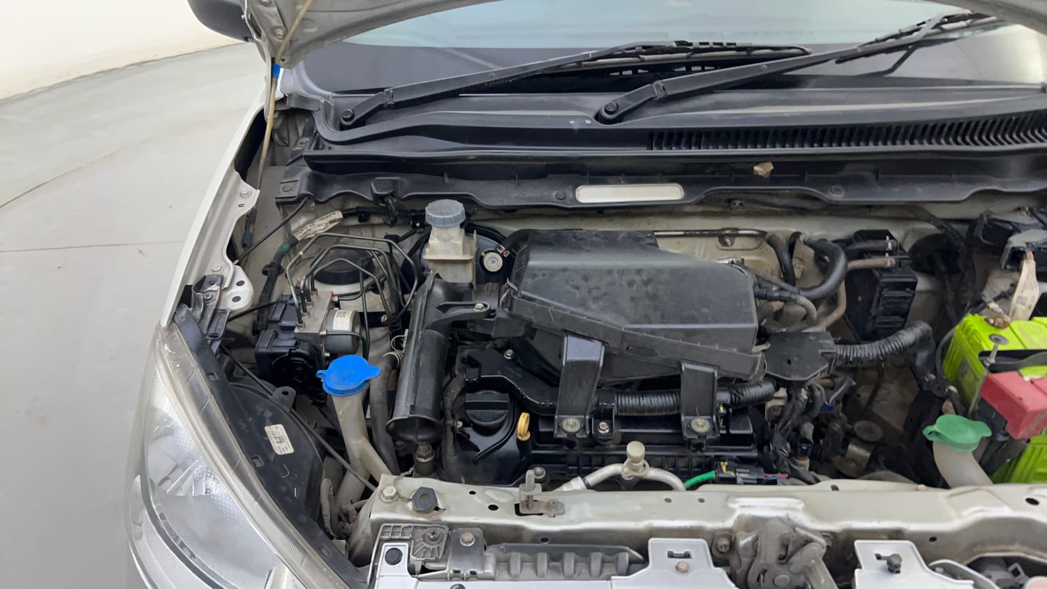 Used 2023 Maruti Suzuki Alto K10 VXi Petrol Manual engine ENGINE RIGHT SIDE HINGE & APRON VIEW