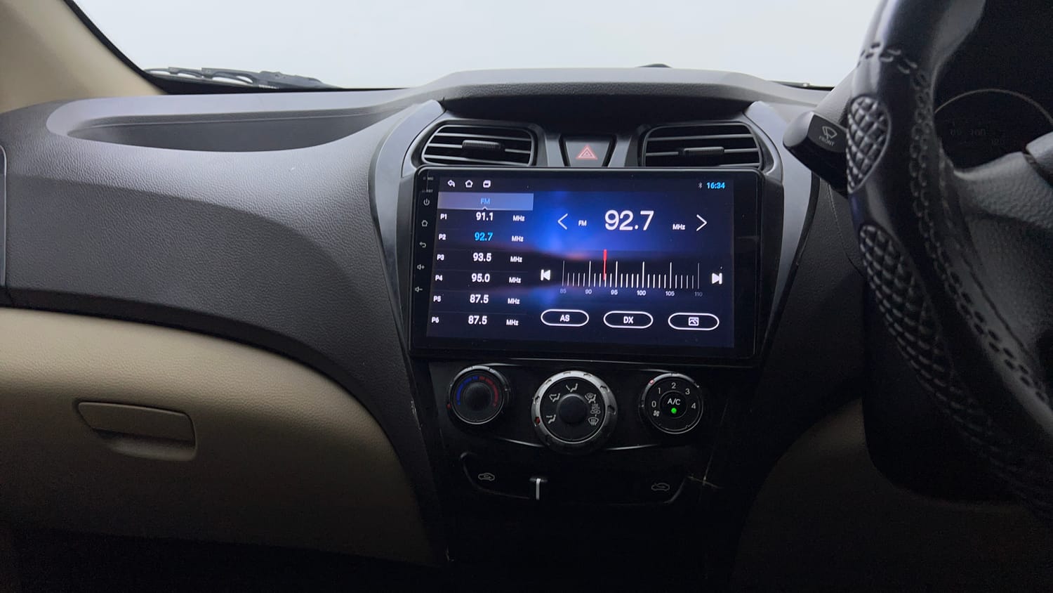 Used 2017 Hyundai Eon Magna + Petrol Manual interior MUSIC SYSTEM & AC CONTROL VIEW
