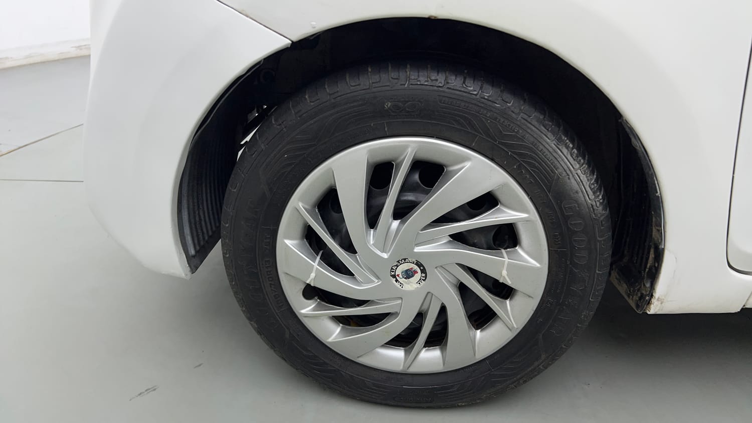 Used 2017 Hyundai Eon Magna + Petrol Manual tyres LEFT FRONT TYRE RIM VIEW