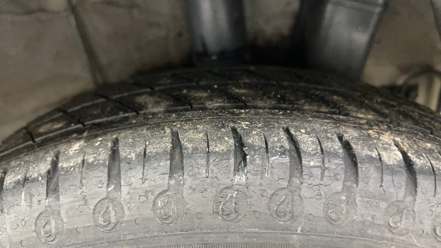 Used 2016 Hyundai Grand i10 Asta AT 1.2 Kappa VTVT (O) Petrol Automatic tyres LEFT REAR TYRE TREAD VIEW