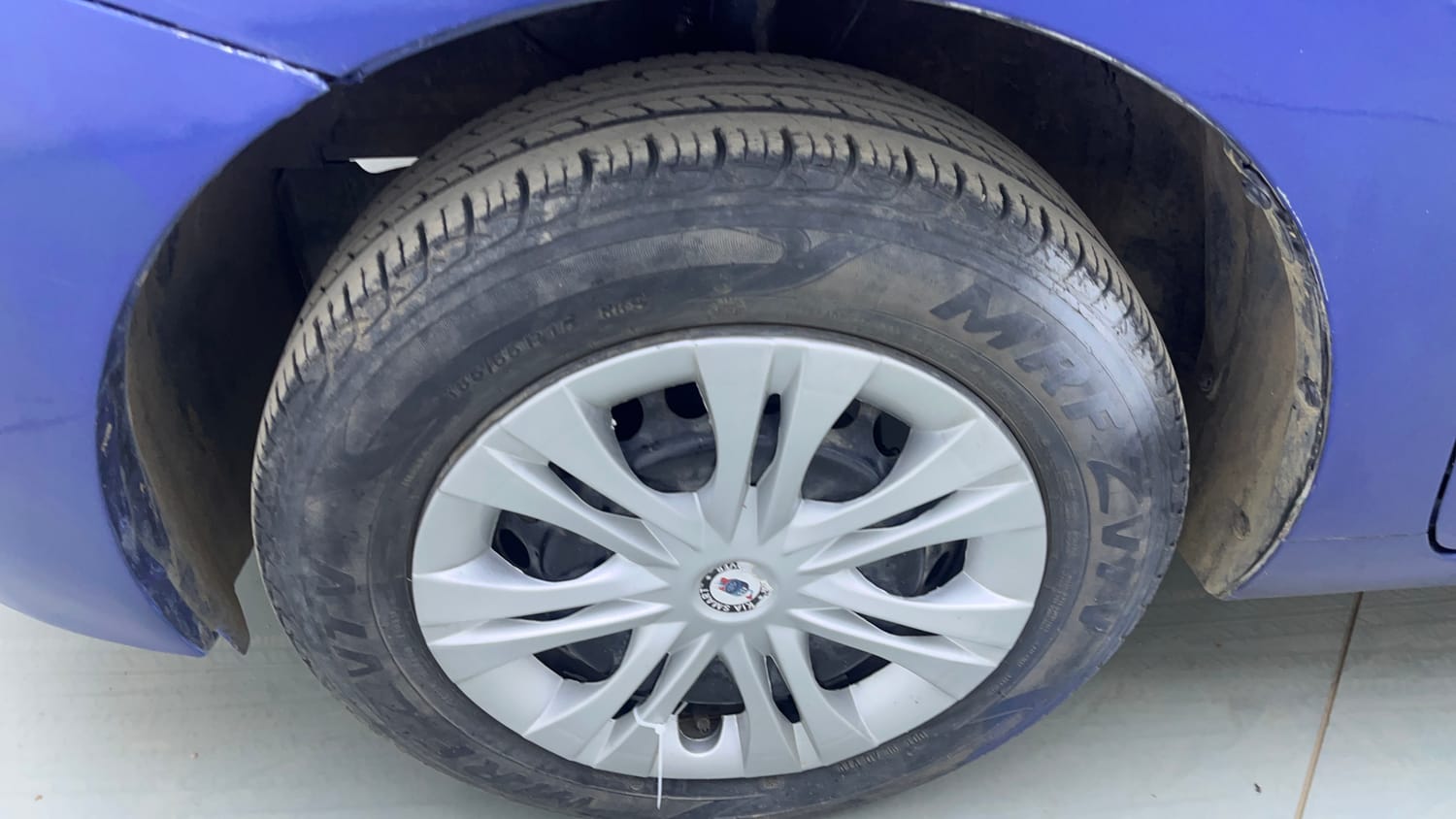 Used 2017 Maruti Suzuki Baleno Delta 1.2 Petrol Manual tyres LEFT FRONT TYRE RIM VIEW
