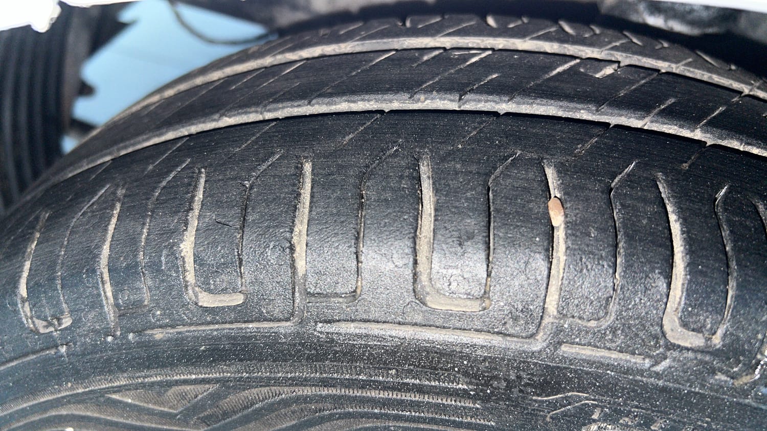 Used 2017 Hyundai Eon Magna + Petrol Manual tyres LEFT FRONT TYRE TREAD VIEW