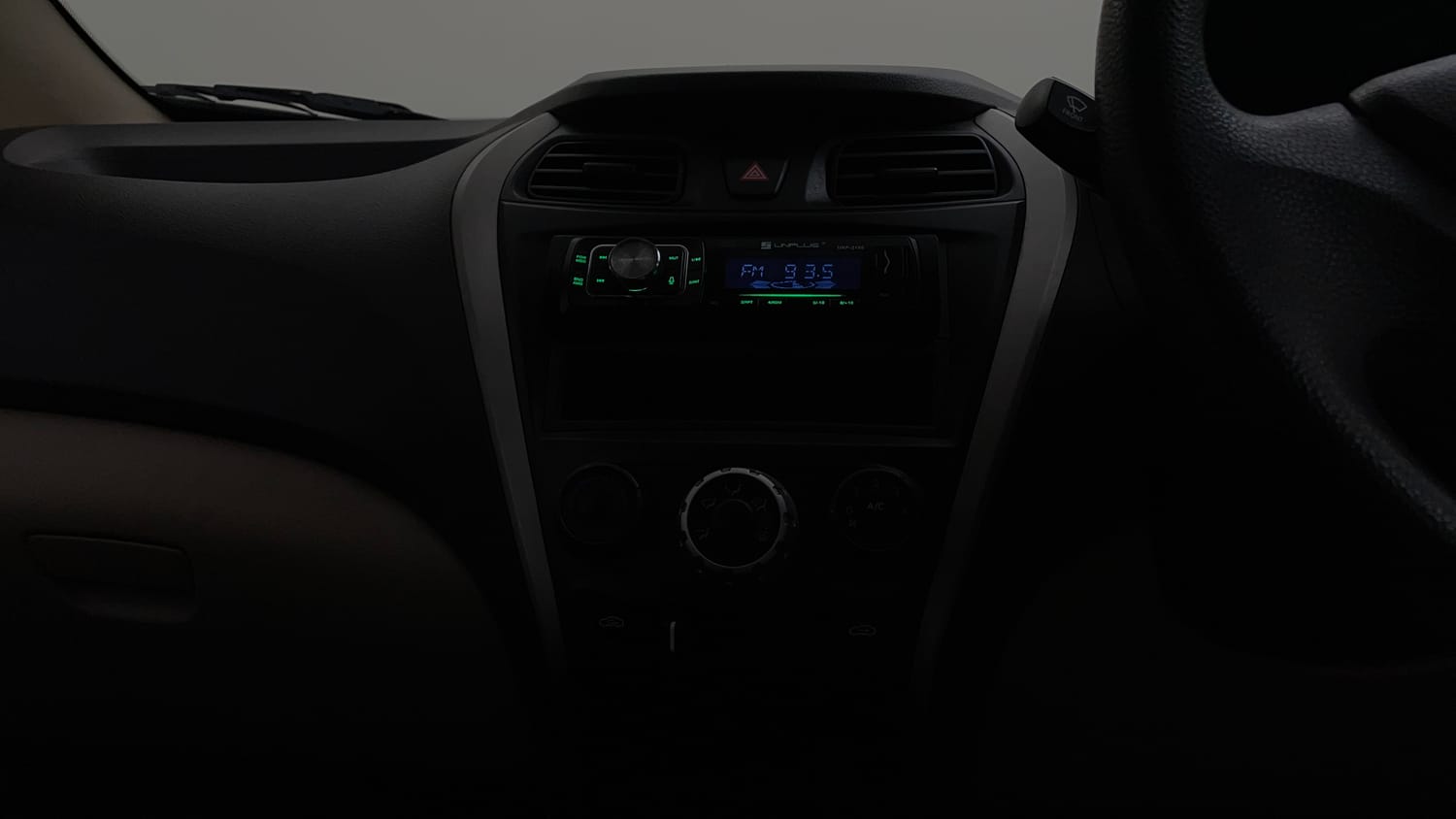 Used 2013 Hyundai Eon Era + Petrol Manual interior MUSIC SYSTEM & AC CONTROL VIEW