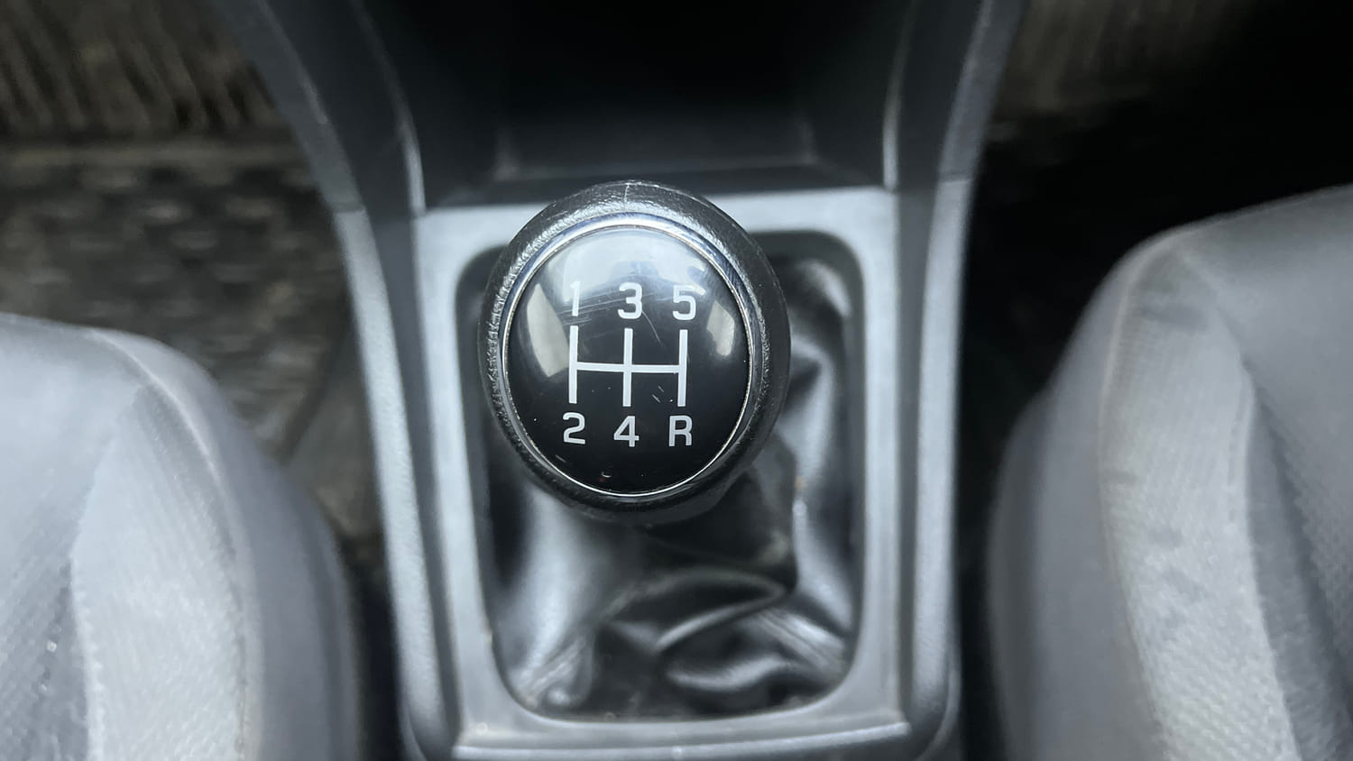 Used 2017 Maruti Suzuki Vitara Brezza [2016-2020] ZDi Plus Diesel Manual interior GEAR  KNOB VIEW