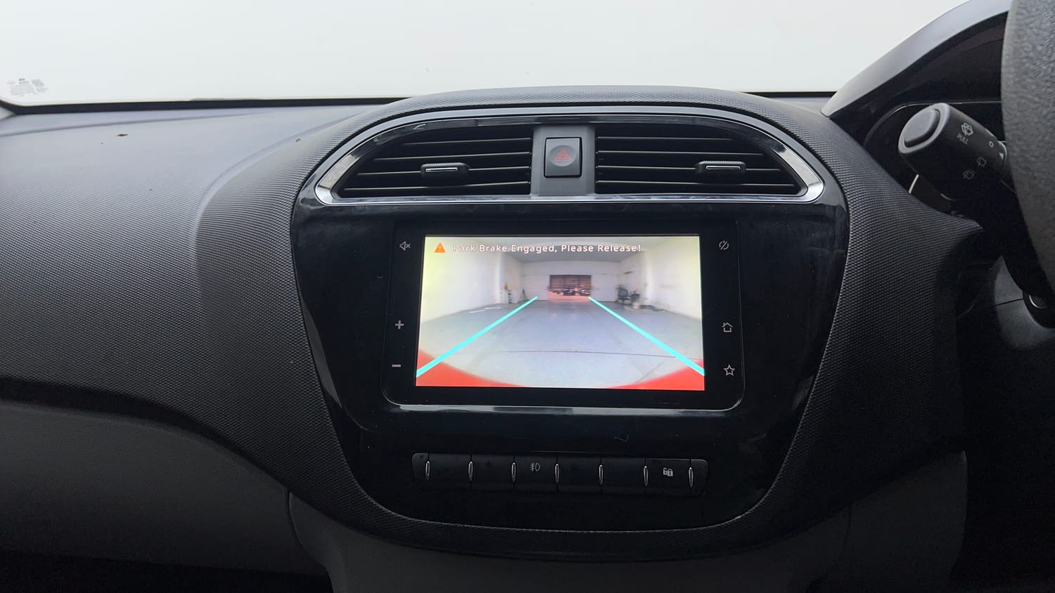 Used 2020 Tata Tiago XZA Plus Petrol Automatic top_features Rear camera