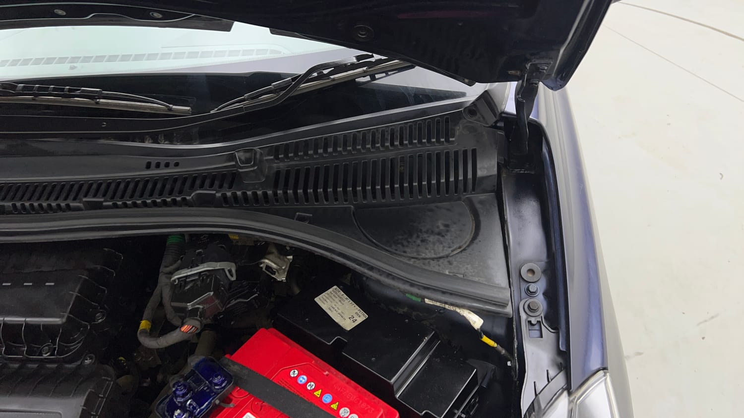 Used 2021 Tata Tigor XZ Plus Petrol Manual engine ENGINE LEFT SIDE HINGE & APRON VIEW