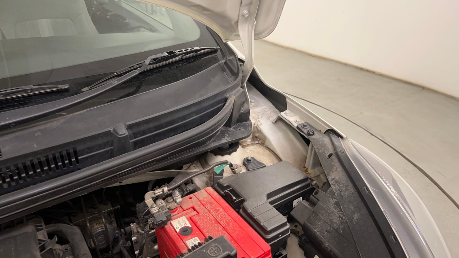 Used 2020 Hyundai Grand i10 Nios Sportz 1.2 Kappa VTVT Petrol Manual engine ENGINE LEFT SIDE HINGE & APRON VIEW