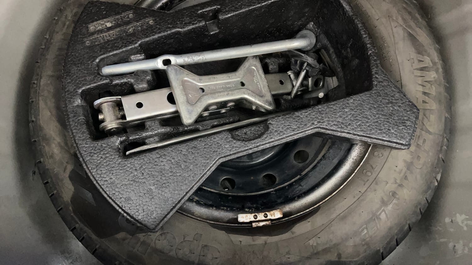Used 2014 Maruti Suzuki Celerio LXi Petrol Manual tyres SPARE TYRE VIEW