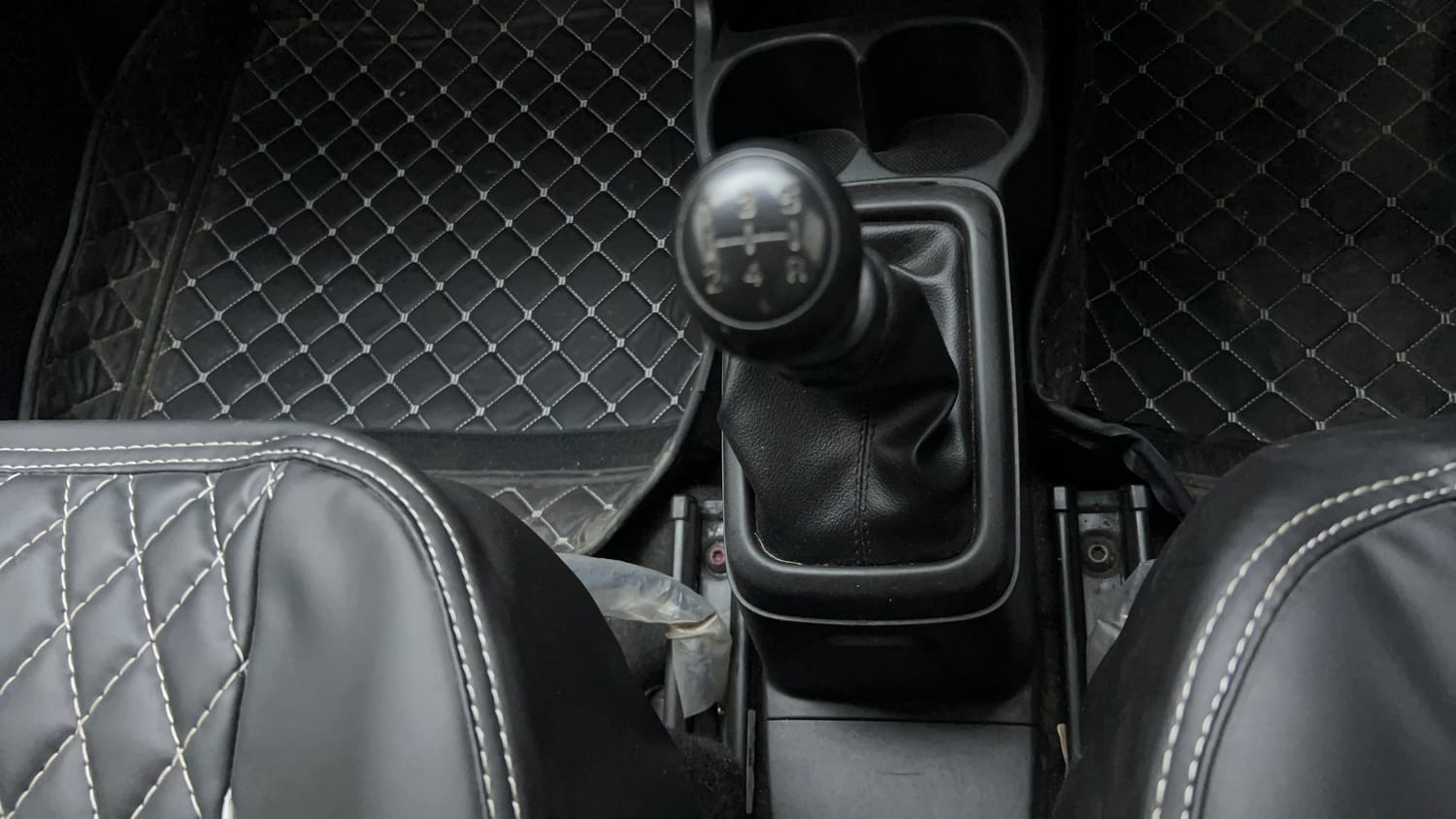 Used 2024 Maruti Suzuki S-Presso VXi S-CNG Cng Manual interior GEAR  KNOB VIEW