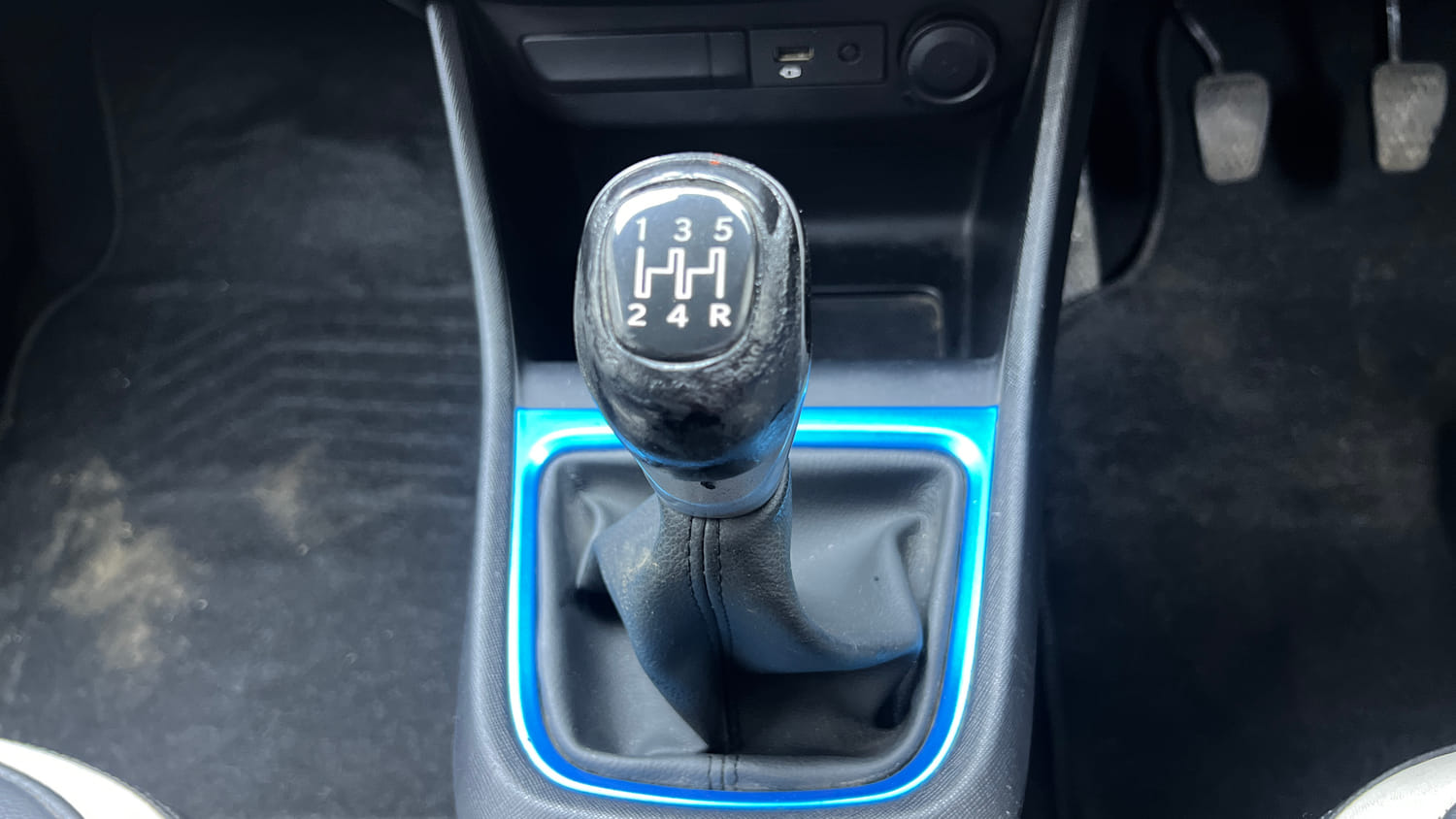 Used 2022 Tata Punch Creative MT Petrol Manual interior GEAR  KNOB VIEW