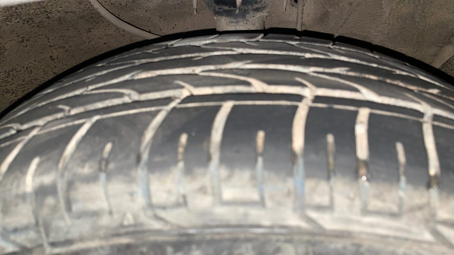Used 2017 Hyundai Creta 1.6 SX Plus AT Petrol Petrol Automatic tyres RIGHT FRONT TYRE TREAD VIEW