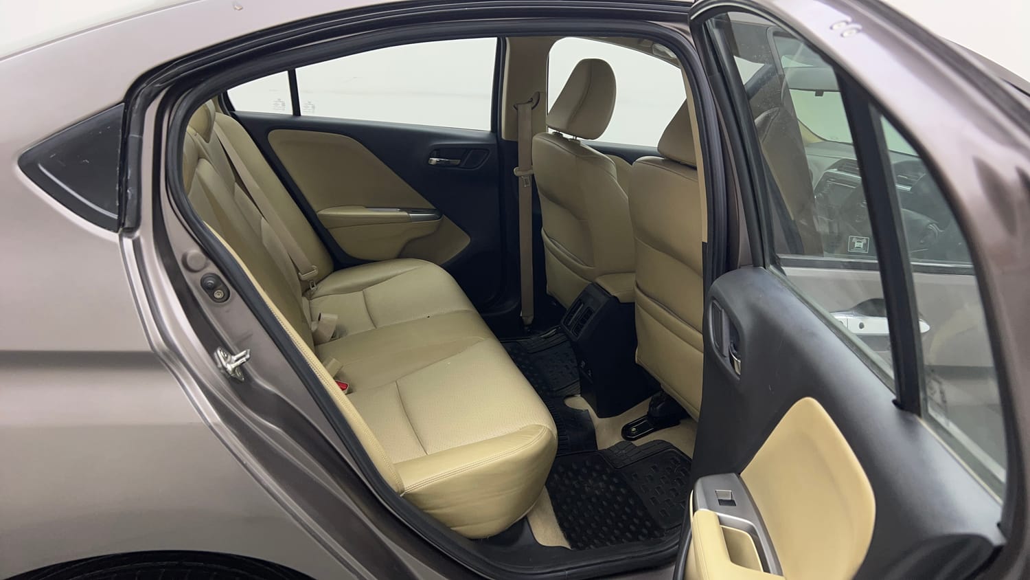 Used 2015 Honda City VX CVT Petrol Automatic interior RIGHT SIDE REAR DOOR CABIN VIEW