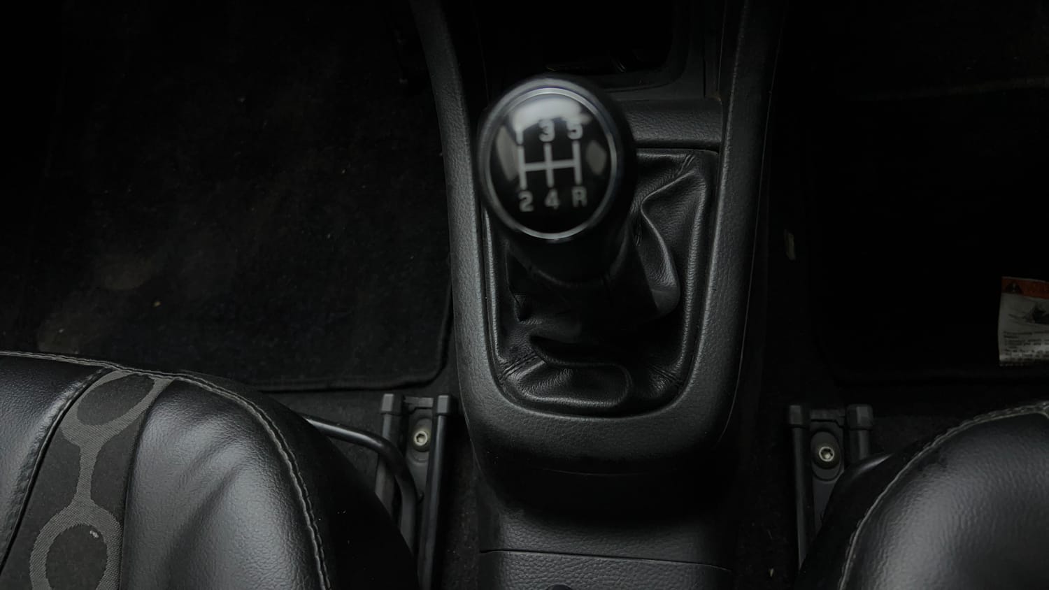 Used 2015 Maruti Suzuki Swift VXi Petrol Manual interior GEAR  KNOB VIEW