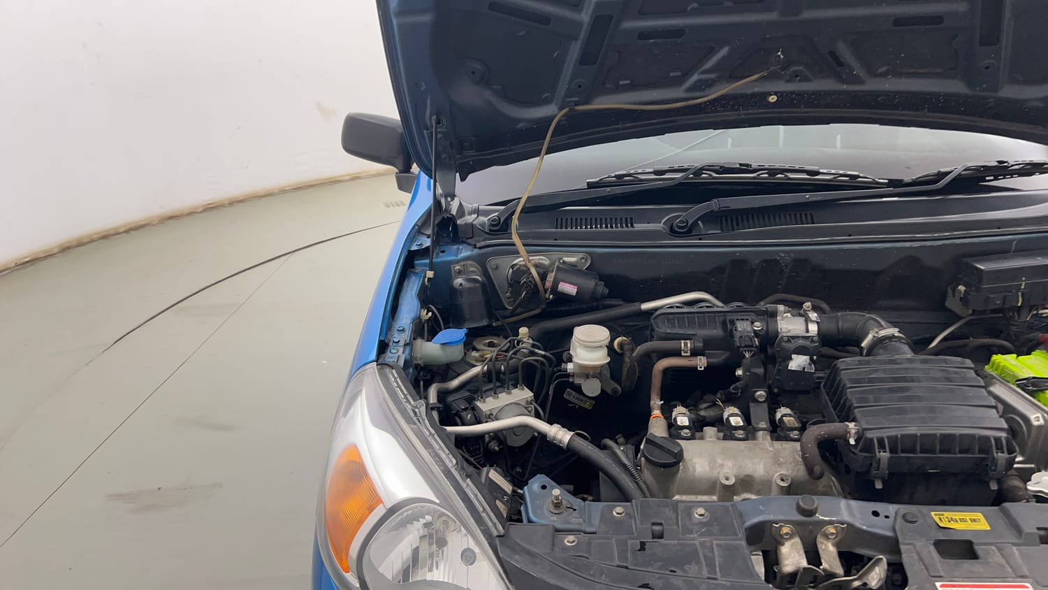 Used 2022 Maruti Suzuki Alto 800 LXi (O) Petrol Manual engine ENGINE RIGHT SIDE HINGE & APRON VIEW