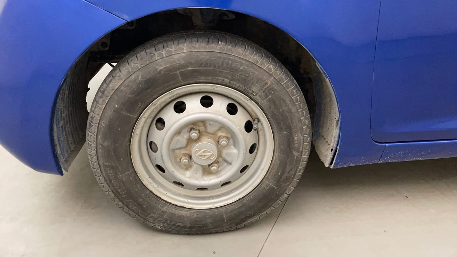 Used 2013 Hyundai Eon Era + Petrol Manual tyres LEFT FRONT TYRE RIM VIEW