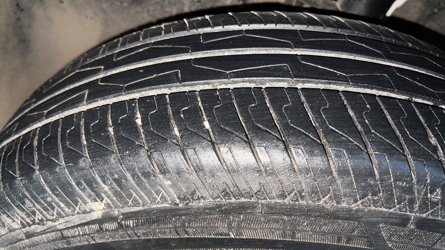 Used 2025 Tata Punch Pure MT Petrol Manual tyres LEFT FRONT TYRE TREAD VIEW