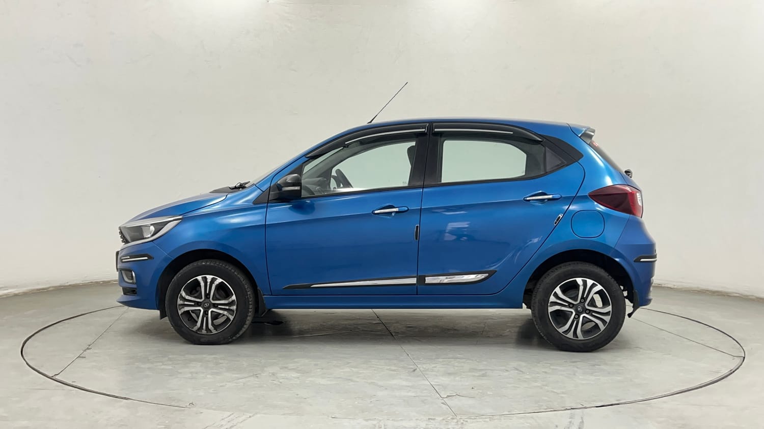 Used 2024 Tata Tiago XZA Plus iCNG Cng Automatic exterior LEFT SIDE VIEW