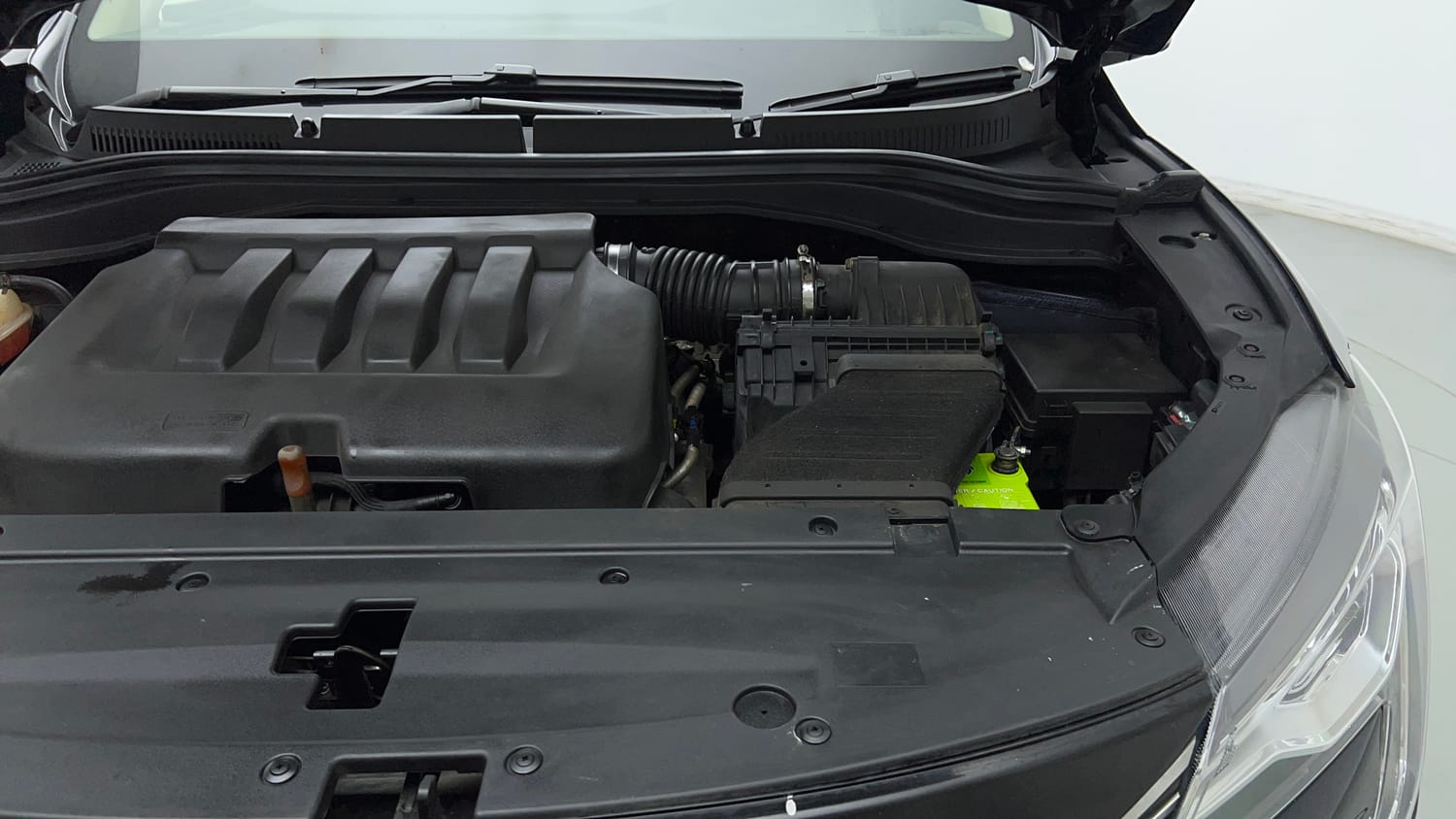Used 2022 Mahindra XUV700 AX 7 Petrol AT Luxury Pack 7 STR Petrol Automatic engine ENGINE LEFT SIDE VIEW