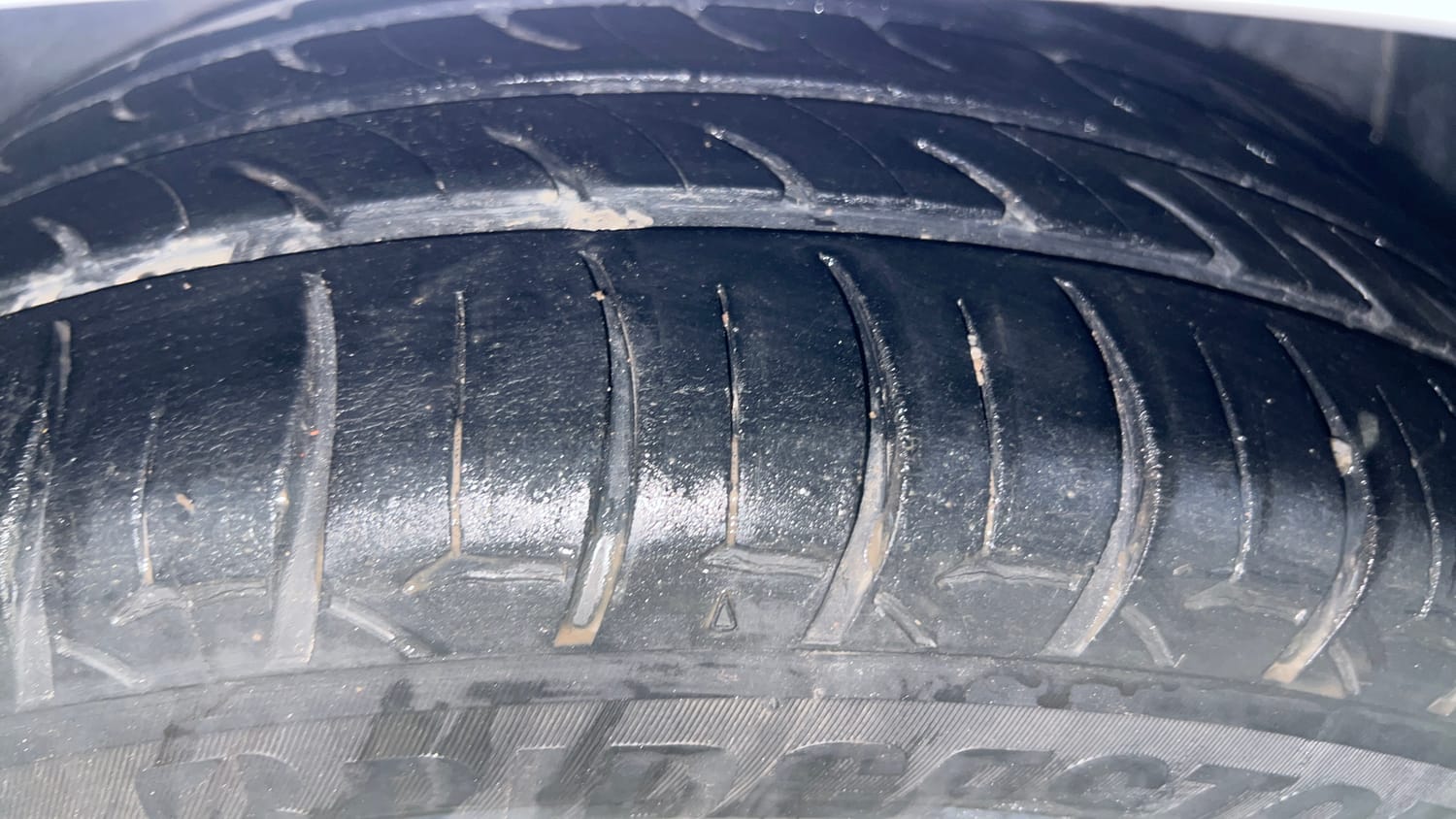 Used 2023 Hyundai New i20 Asta (O) 1.0 Turbo DCT Petrol Automatic tyres LEFT REAR TYRE TREAD VIEW