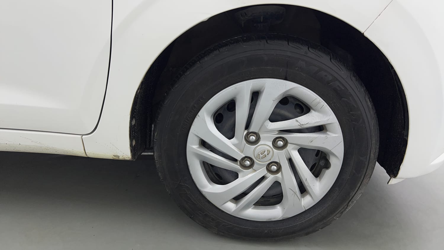 Used 2021 Hyundai Aura S 1.2 CNG Cng Manual tyres RIGHT FRONT TYRE RIM VIEW