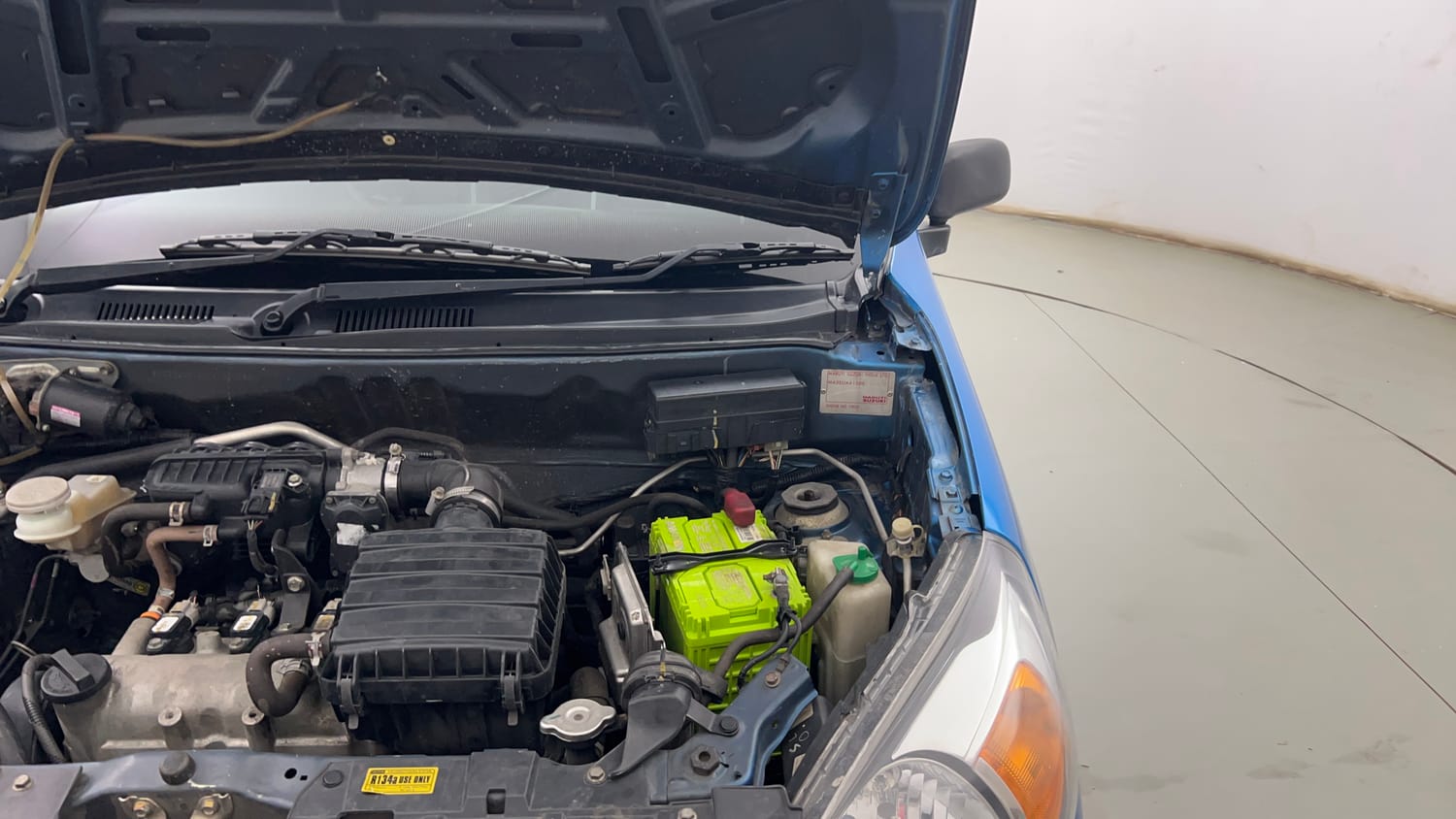 Used 2022 Maruti Suzuki Alto 800 LXi (O) Petrol Manual engine ENGINE LEFT SIDE HINGE & APRON VIEW